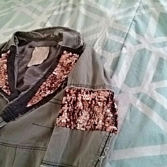 Blazer - Picture 3 of 7